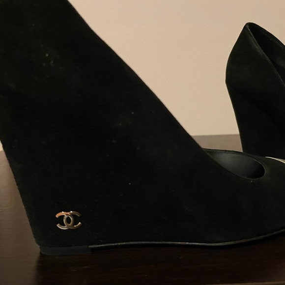Chanel suede black and silver pumps - Picture 3 of 7